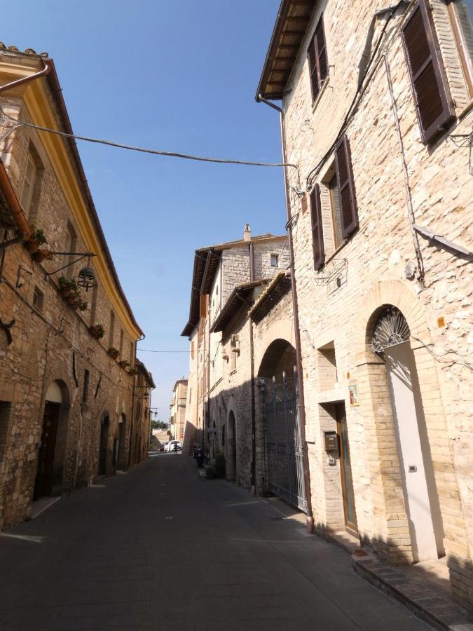 Scappo In Umbria, La Casa Di Eude Apartment Assisi Luaran gambar
