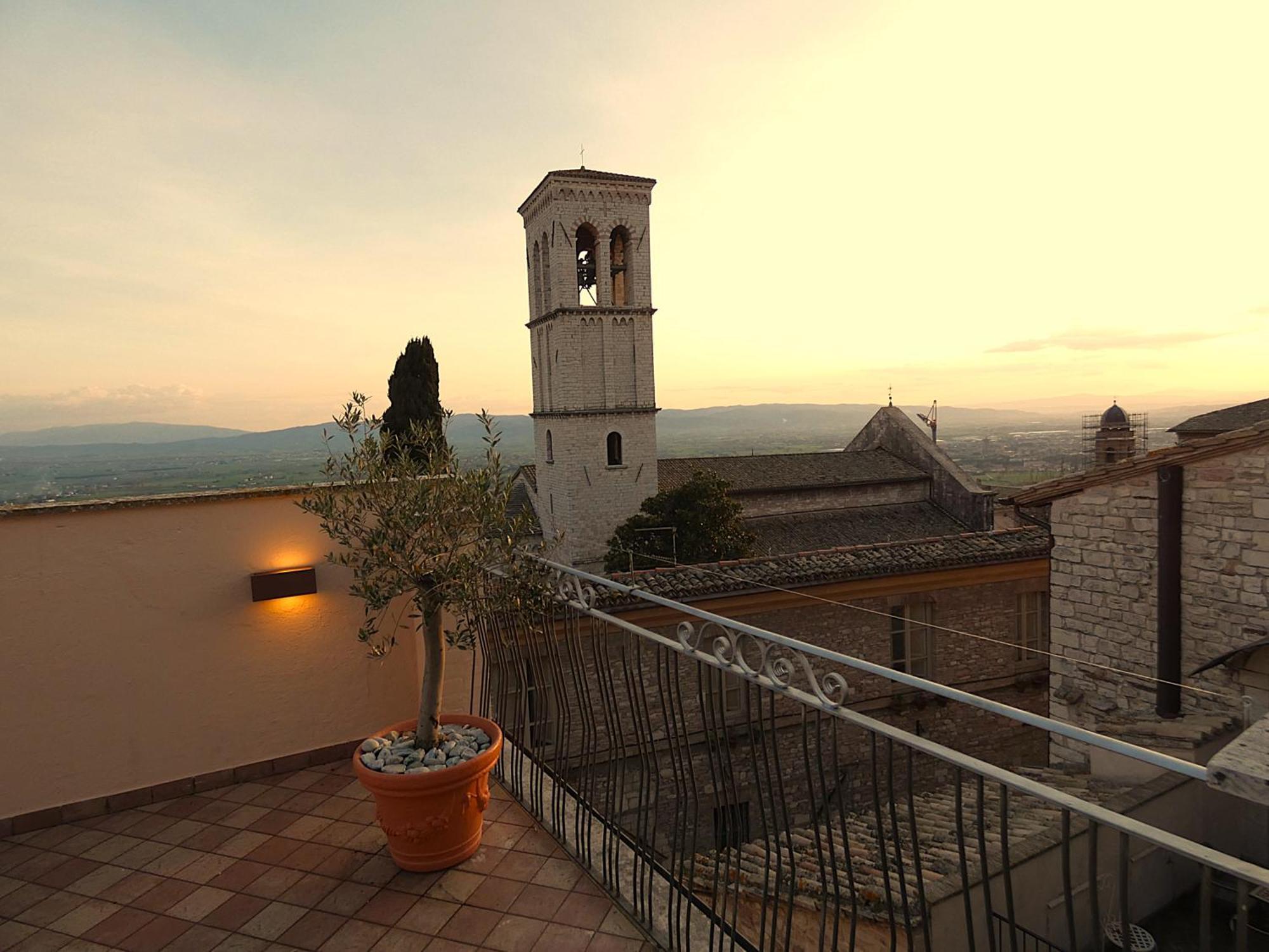 Scappo In Umbria, La Casa Di Eude Apartment Assisi Luaran gambar