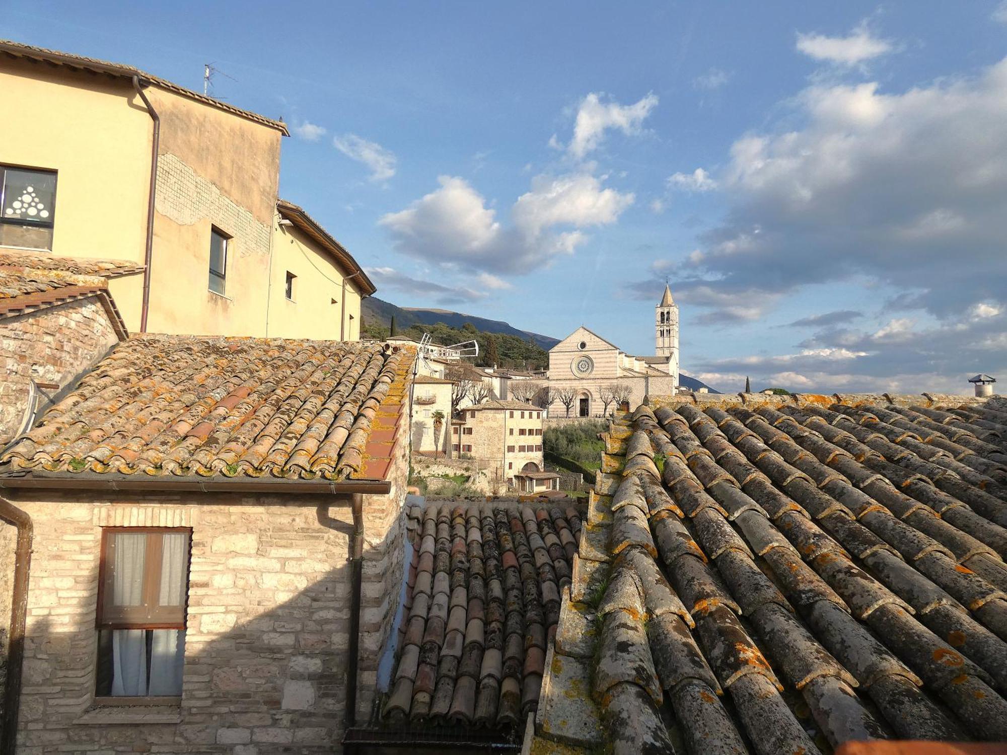 Scappo In Umbria, La Casa Di Eude Apartment Assisi Luaran gambar